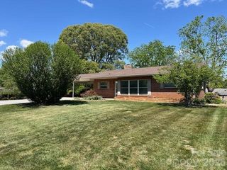 2303 Briarwood Street SW, Lenoir, NC 28645
