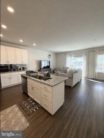 4913 BROOKSIDE CT, Coopersburg, PA 18036