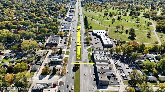 30333 WOODWARD Avenue, Royal Oak, MI 48073