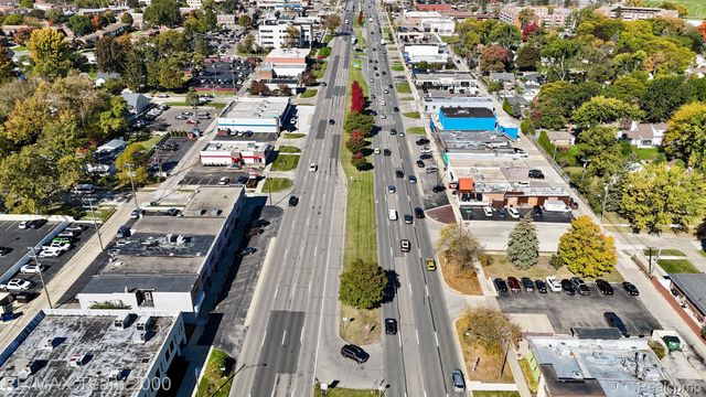 30333 WOODWARD Avenue, Royal Oak, MI 48073