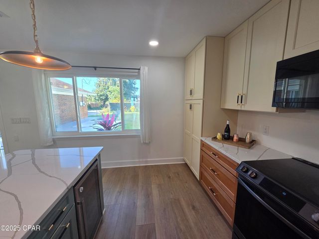 920 W Beach Drive, Panama City, FL 32401