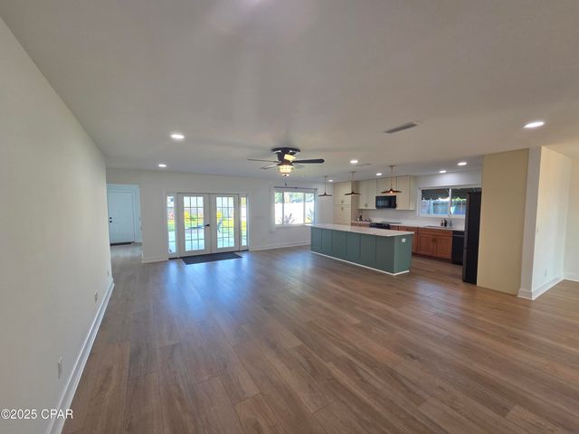 920 W Beach Drive, Panama City, FL 32401