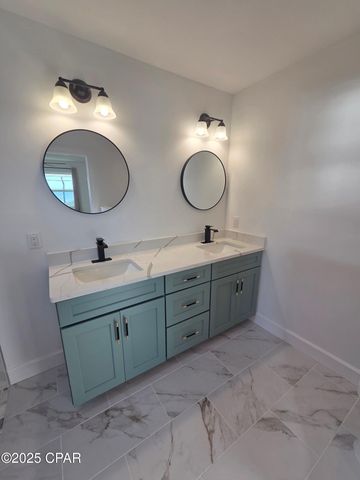 920 W Beach Drive, Panama City, FL 32401