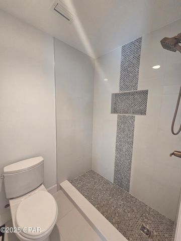 920 W Beach Drive, Panama City, FL 32401