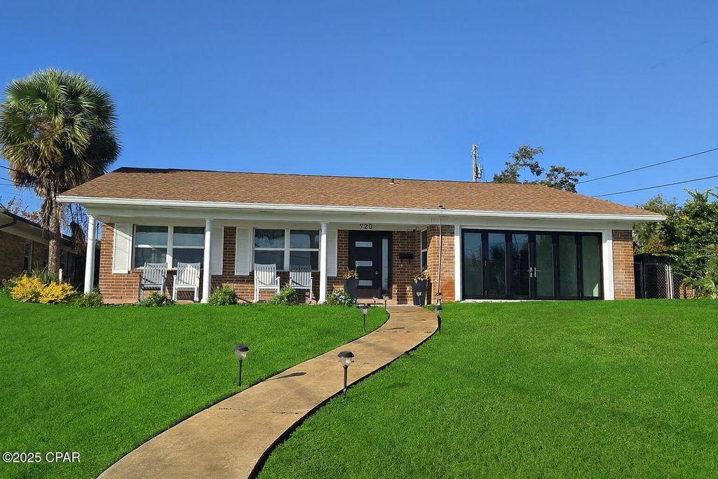 920 W Beach Drive, Panama City, FL 32401