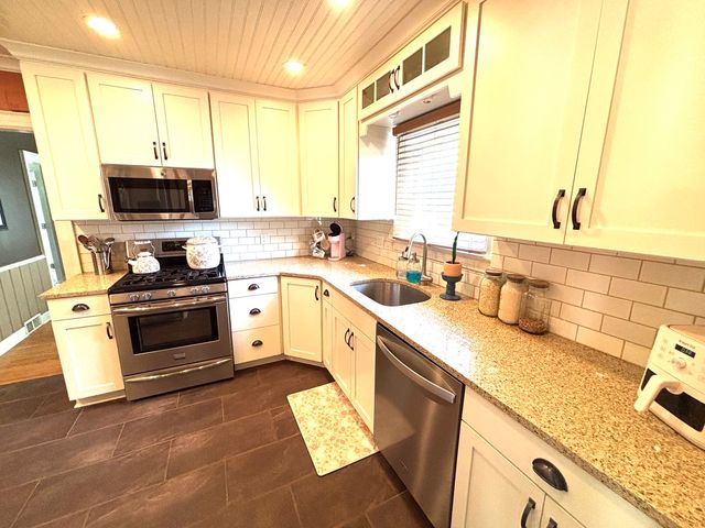 2110 29th Street, Rock Island, IL 61201