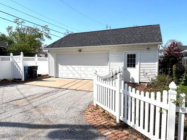 2110 29th Street, Rock Island, IL 61201