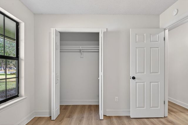 932 Ridgewood Way, Niceville, FL 32578