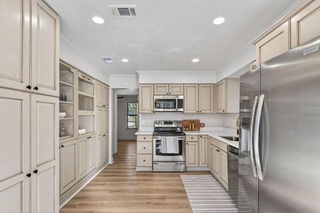 932 Ridgewood Way, Niceville, FL 32578