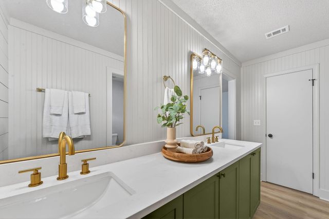 932 Ridgewood Way, Niceville, FL 32578