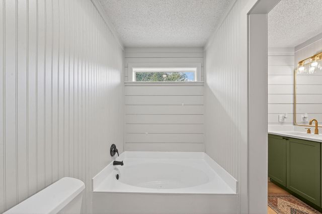 932 Ridgewood Way, Niceville, FL 32578