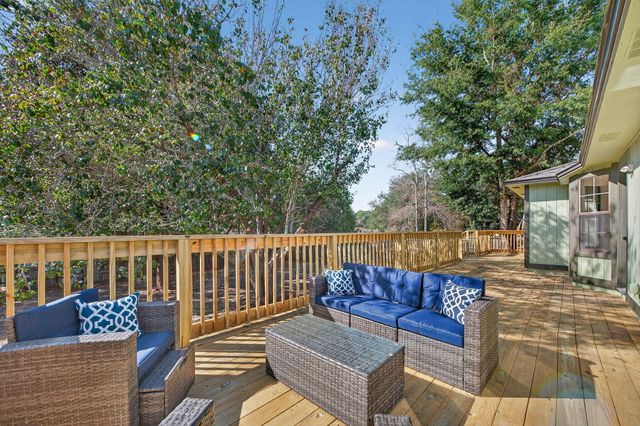 932 Ridgewood Way, Niceville, FL 32578