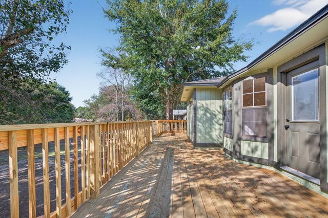 932 Ridgewood Way, Niceville, FL 32578