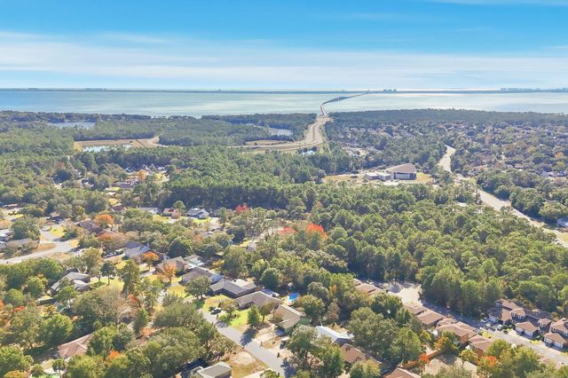 932 Ridgewood Way, Niceville, FL 32578