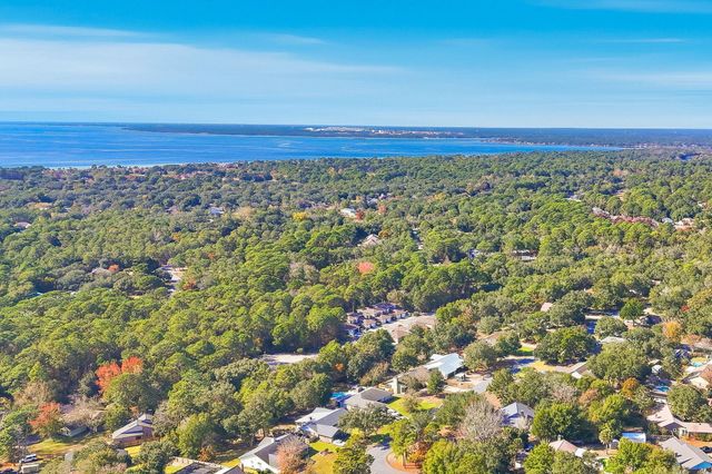 932 Ridgewood Way, Niceville, FL 32578