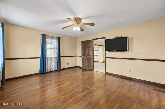 129 Pleasant Hill Rd, Sweetwater, TN 37874