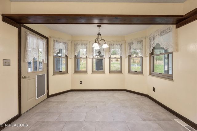 129 Pleasant Hill Rd, Sweetwater, TN 37874