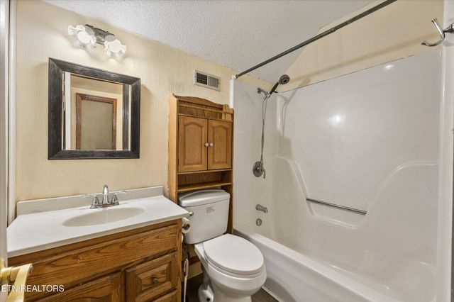 129 Pleasant Hill Rd, Sweetwater, TN 37874
