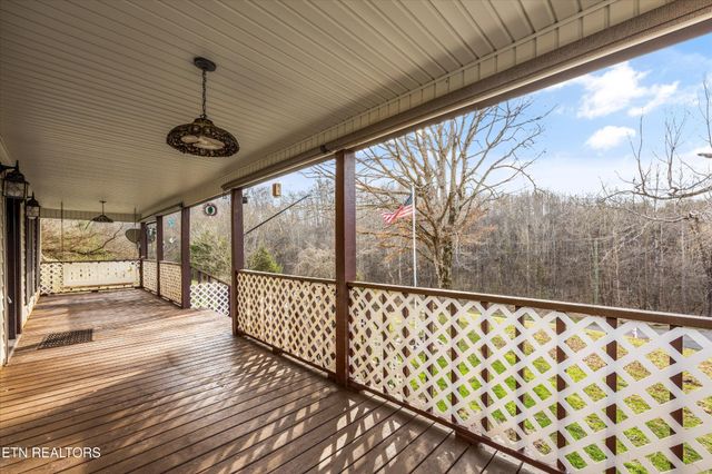 129 Pleasant Hill Rd, Sweetwater, TN 37874