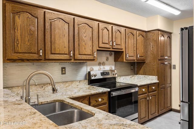 129 Pleasant Hill Rd, Sweetwater, TN 37874