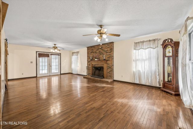 129 Pleasant Hill Rd, Sweetwater, TN 37874