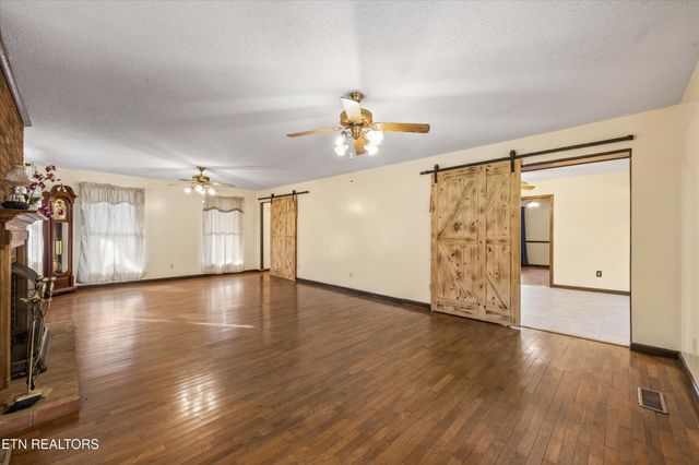 129 Pleasant Hill Rd, Sweetwater, TN 37874