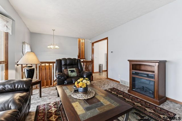 13614 Wallace Drive, Plattsmouth, NE 68048