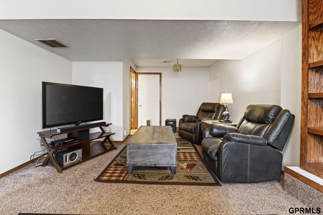 13614 Wallace Drive, Plattsmouth, NE 68048