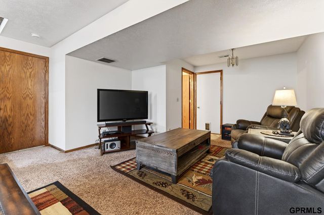 13614 Wallace Drive, Plattsmouth, NE 68048