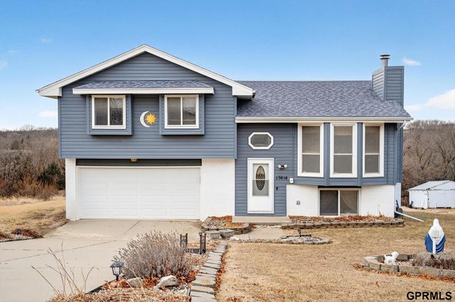 13614 Wallace Drive, Plattsmouth, NE 68048