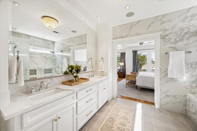 919 Ashland Street B, Houston, TX 77008