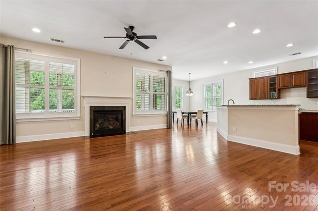 16826 Coves Edge Lane, Charlotte, NC 28278