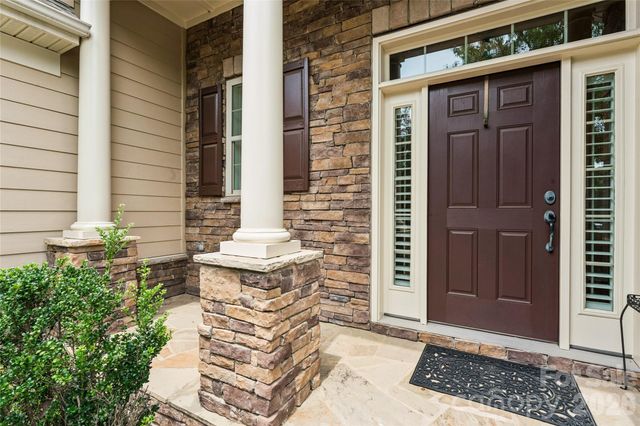 16826 Coves Edge Lane, Charlotte, NC 28278