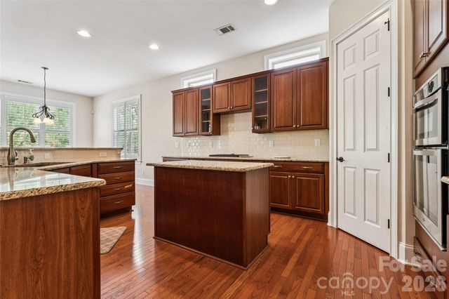 16826 Coves Edge Lane, Charlotte, NC 28278