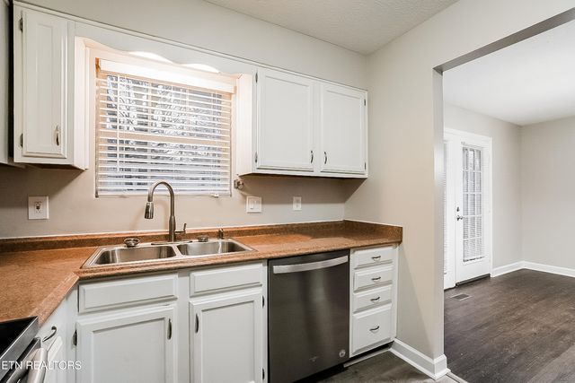 1130 Durham Rd, Knoxville, TN 37931