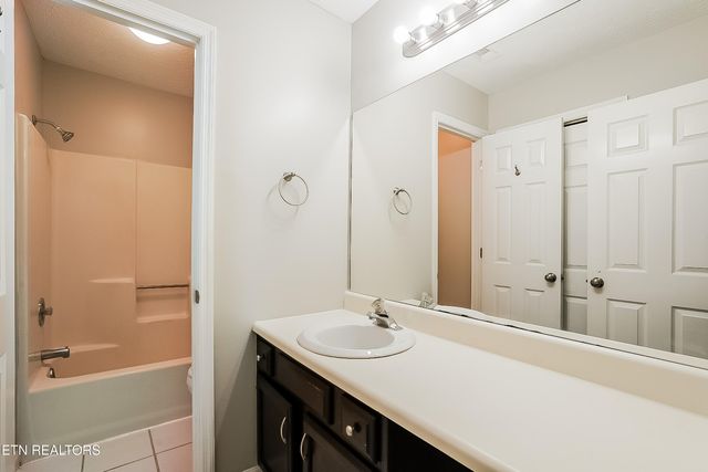 1130 Durham Rd, Knoxville, TN 37931