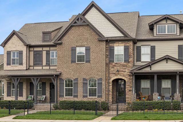 1607 Drakes Creek Rd, Hendersonville, TN 37075