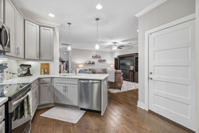 1607 Drakes Creek Rd, Hendersonville, TN 37075