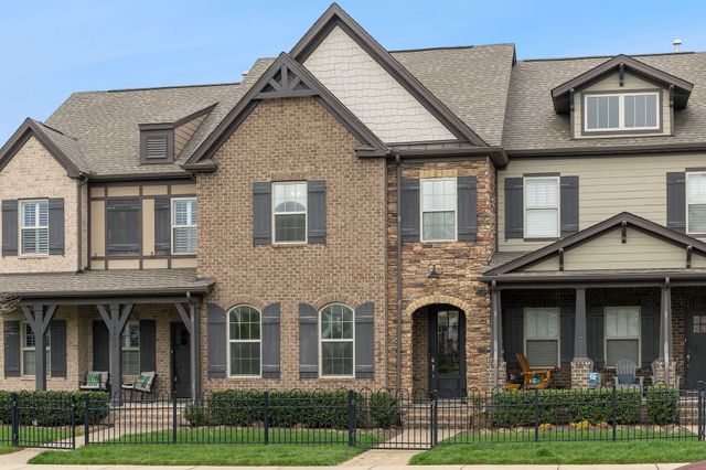 1607 Drakes Creek Rd, Hendersonville, TN 37075