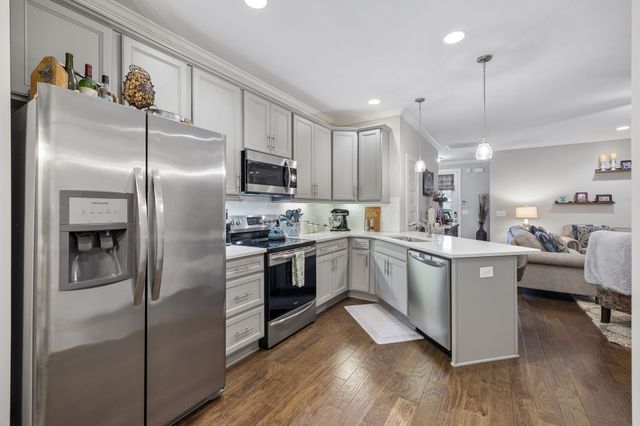 1607 Drakes Creek Rd, Hendersonville, TN 37075