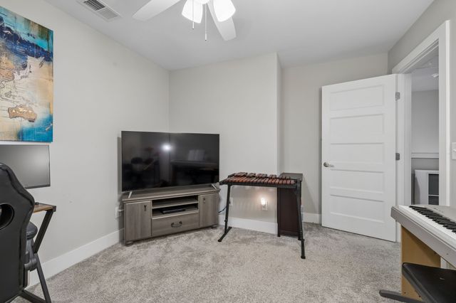 1607 Drakes Creek Rd, Hendersonville, TN 37075