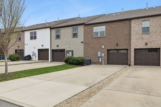 1607 Drakes Creek Rd, Hendersonville, TN 37075