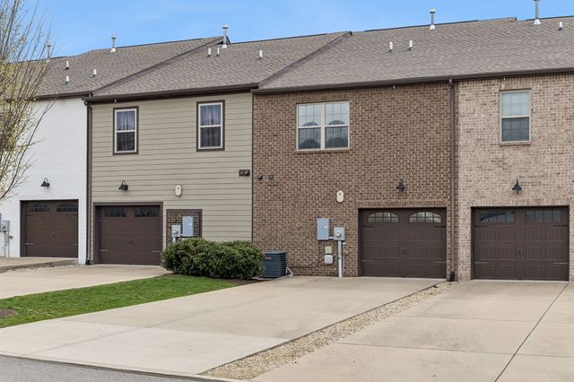 1607 Drakes Creek Rd, Hendersonville, TN 37075