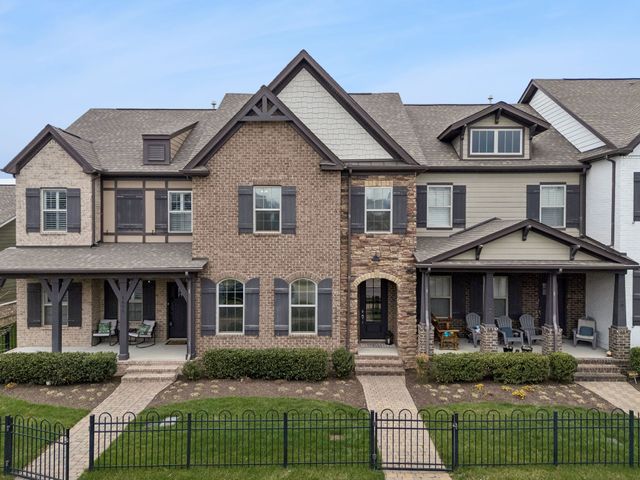 1607 Drakes Creek Rd, Hendersonville, TN 37075