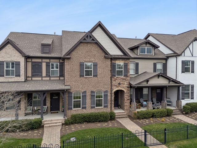 1607 Drakes Creek Rd, Hendersonville, TN 37075