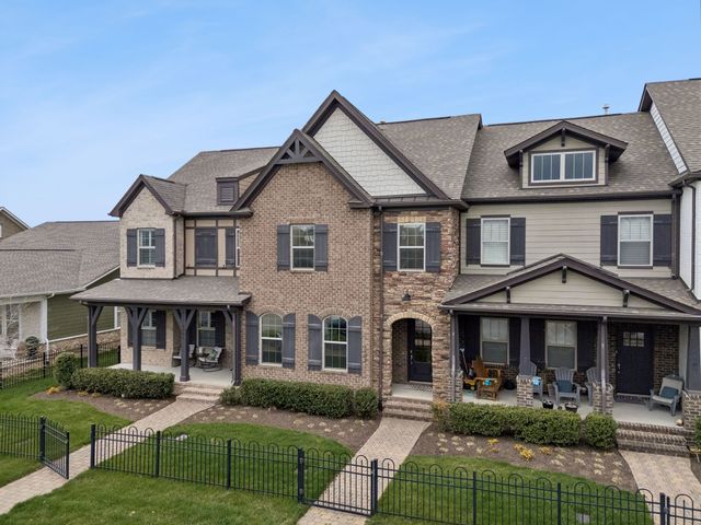 1607 Drakes Creek Rd, Hendersonville, TN 37075