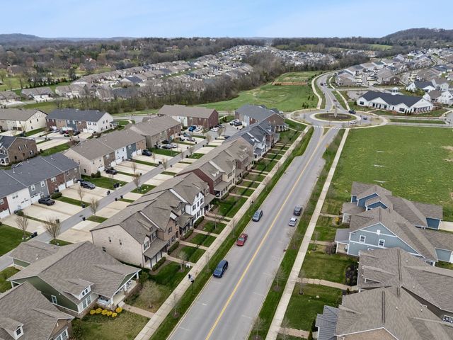 1607 Drakes Creek Rd, Hendersonville, TN 37075