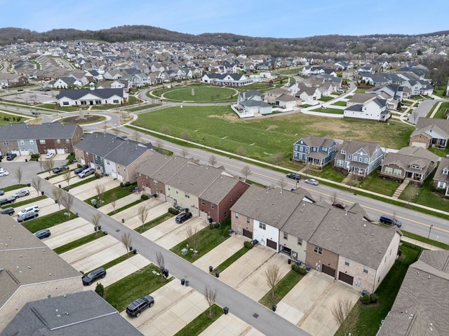 1607 Drakes Creek Rd, Hendersonville, TN 37075