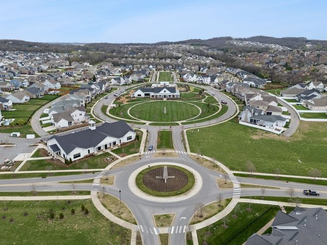 1607 Drakes Creek Rd, Hendersonville, TN 37075