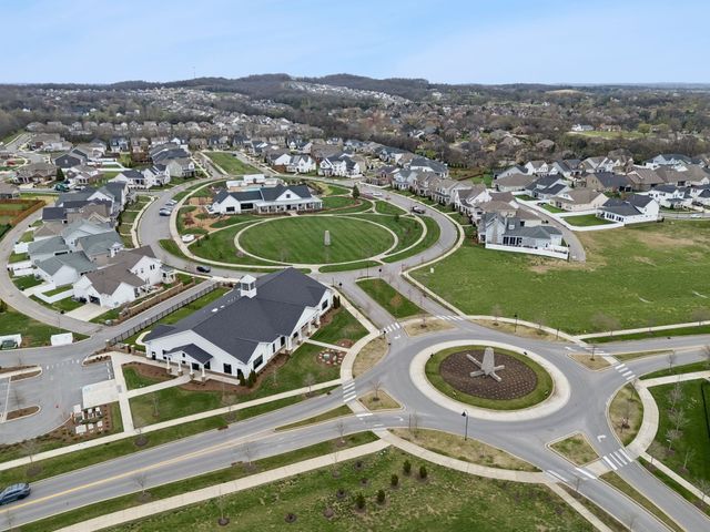 1607 Drakes Creek Rd, Hendersonville, TN 37075